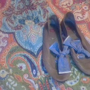 Tan blue and white bowtie flats